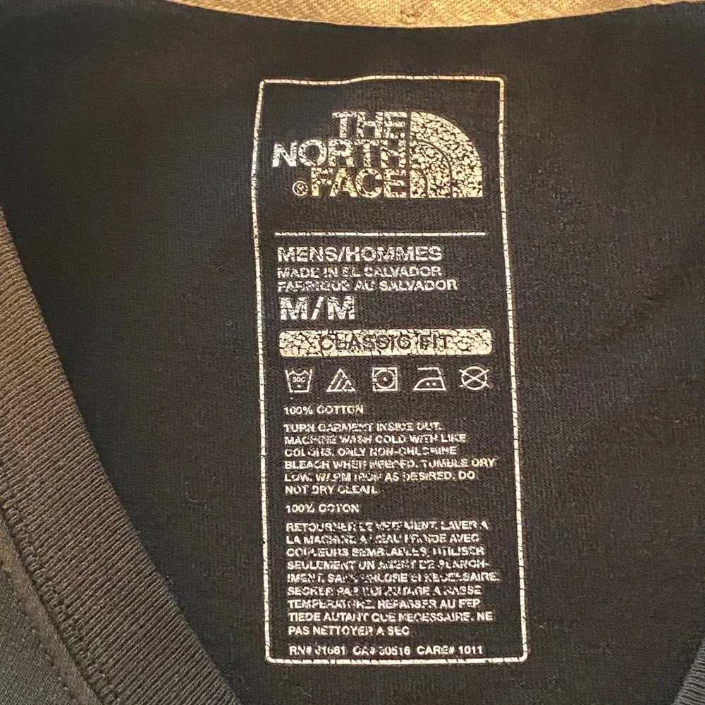 The North Face Mens Black Graphic Logo T-Shirt Classic Fit Medium Cotton Tee